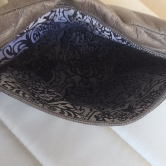 EUC Leather Gray Hobo Lauren Wallet Clutch With Silver Trim - Picture 9 of 16